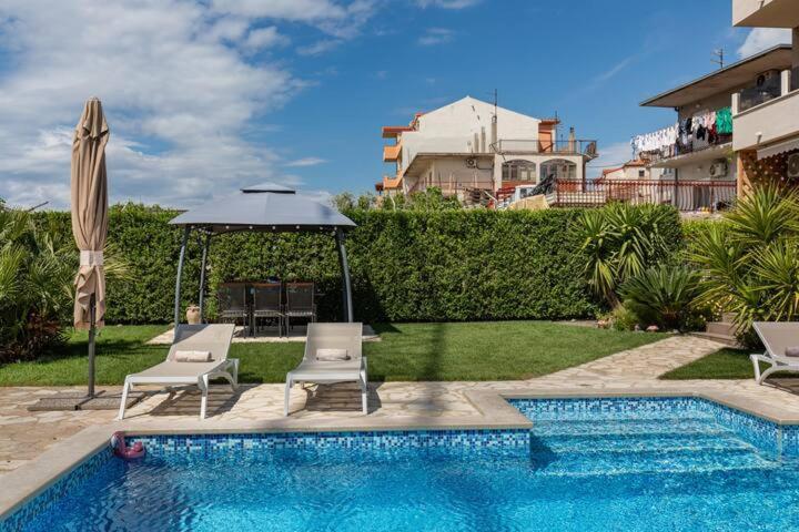 Sunny Garden Adria Apartment สปลิท ภายนอก รูปภาพ